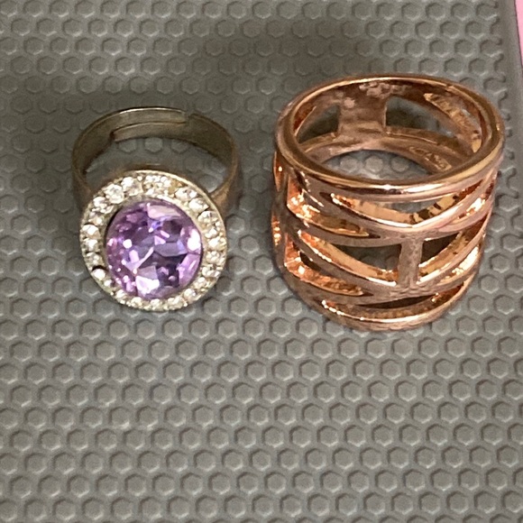 Source Unknown Jewelry - Two ring lot